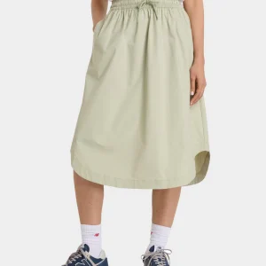 New Balance กระโปรงผู้หญิง Twill Midi